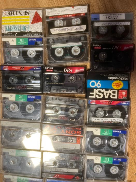 Kasety VHS i magnetofonowe