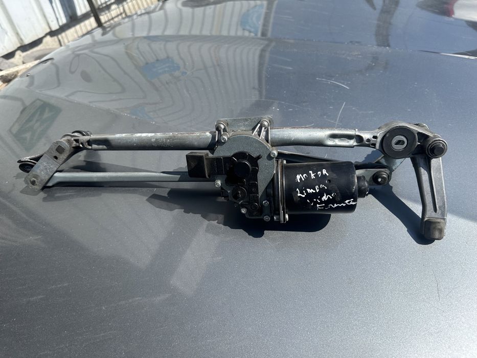 Motor limpa para-brisas frente bmw serie 3 E91 320 ano 04.2012