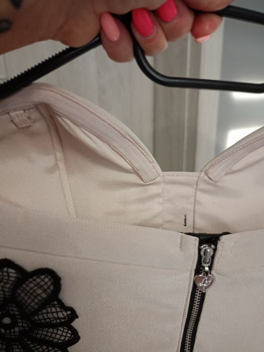 Sukienka z baskinką S