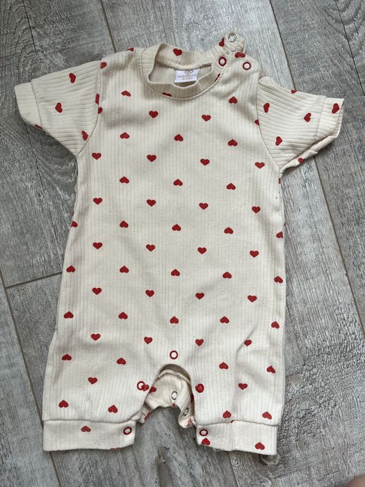 Продам боді пісочник 74 розміру на дівчинку милий в сердечко