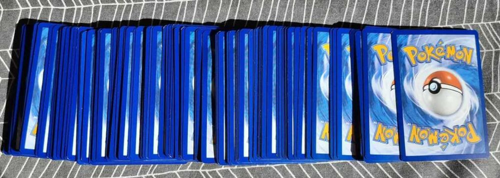 100 Cartas Pokémon genuínas (sem repetições) com 3 Raras/Holo/RevHolo