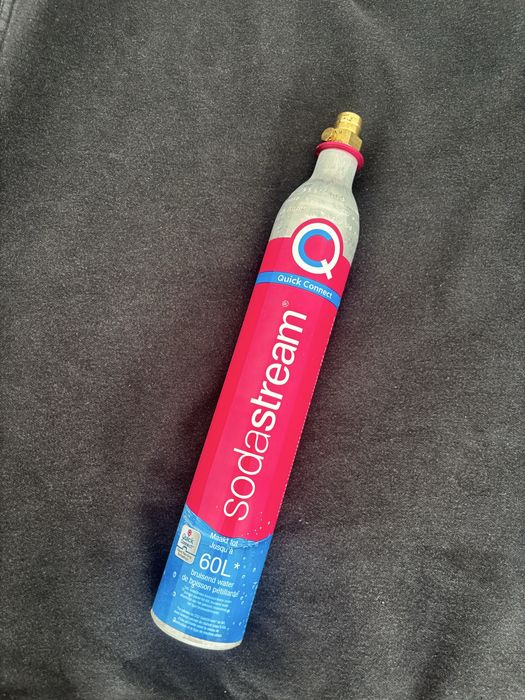 2x Niebieski 2x Rozowy cylinder SodaStream pusty