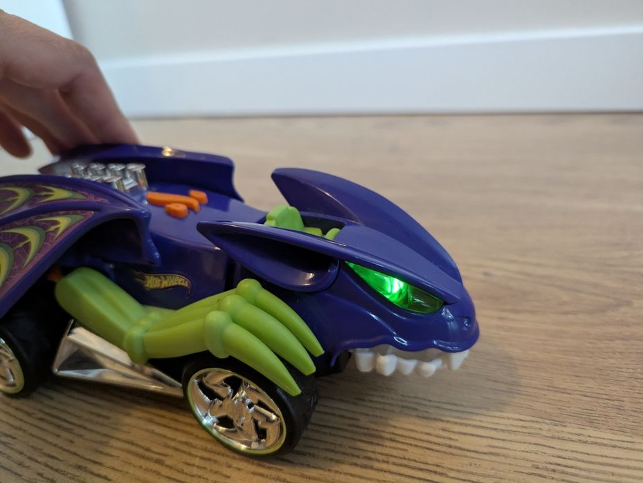 Auto Hot Wheels duże, na baterie