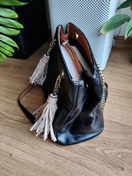 Czarna torebka River Island z frędzlami