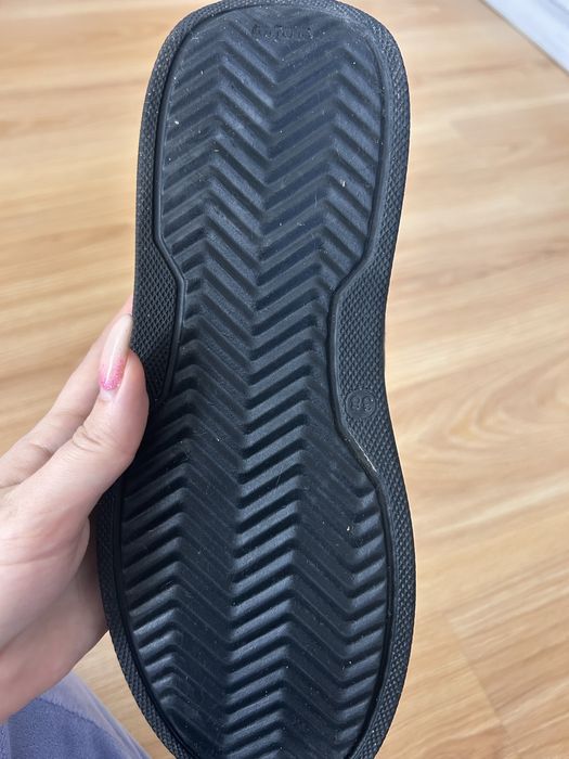 Шкіряні кросівки