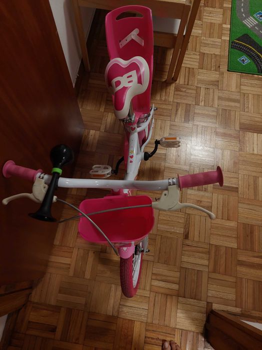 bicicleta como nova criança unicornio