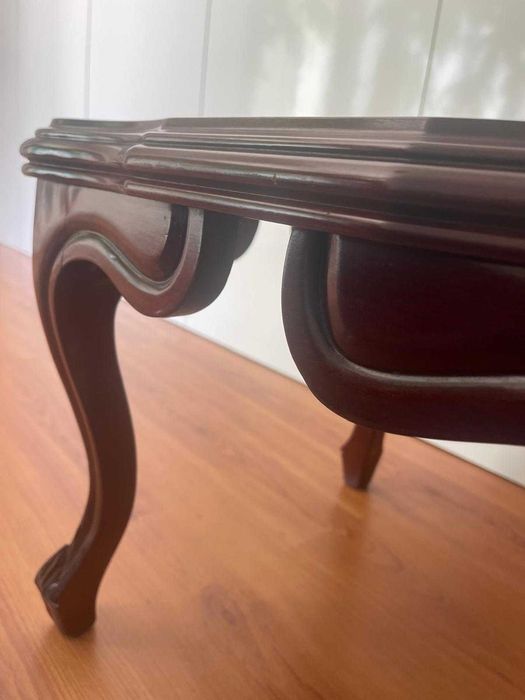 Mesa de madeira e vidro