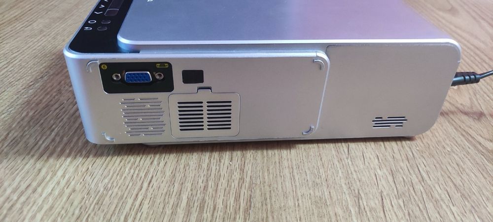 Портативний проектор HOCO DI08