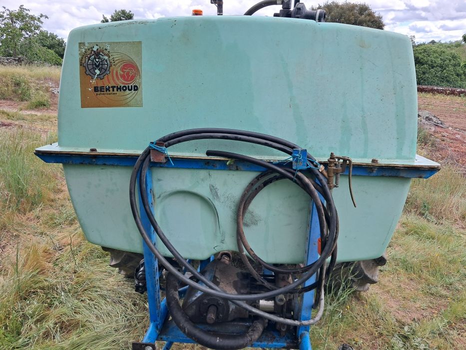 2 Pulverizadores de 400litros