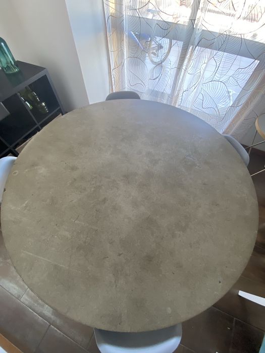 Conjunto mesa redonda e 4 cadeiras**urgente**