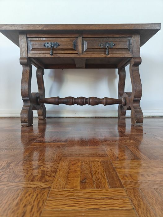 Mesa de centro com gavetas