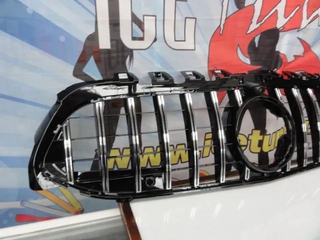 Grelha frontal em preto piano brilhante e cromado com espaço para símbolo e camera para Mercedes Classe A W177 / V177 2018-2022 Panamericana / GT-R