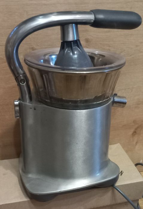 Продам профессиональную соковыжималку для цитрусовых Кеnwood JE 450