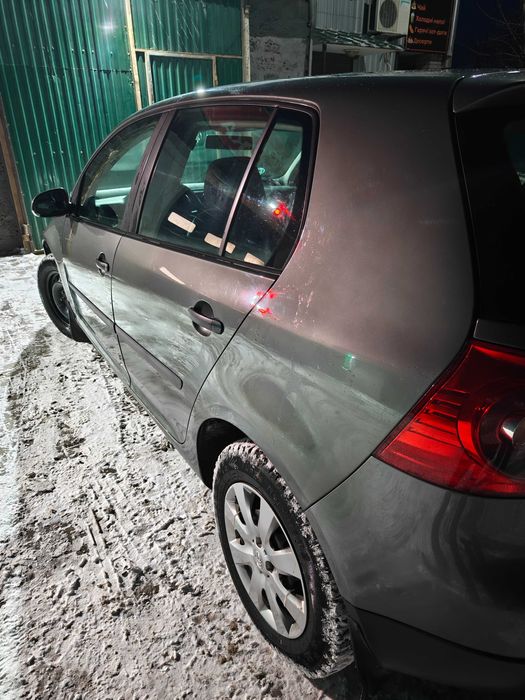 Volkswagen Golf V 2003p.