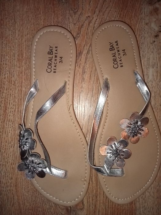 Nowe klapki,japonki dziewczęce.