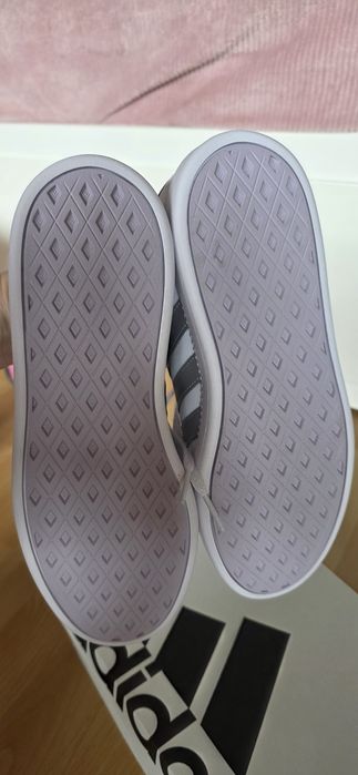 Продам нові кеди  кросівки  оригінал adidas 37-37.5