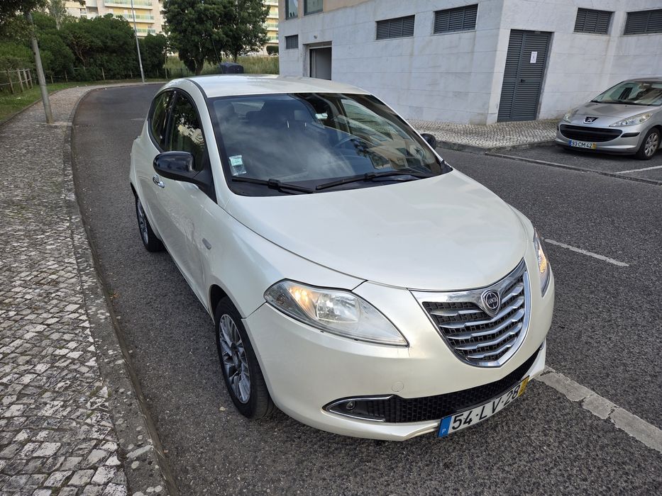 Lancia ypsilon 2011