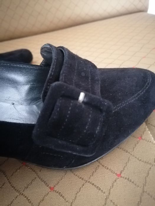 Sapatos em camurca pretos. Sem uso