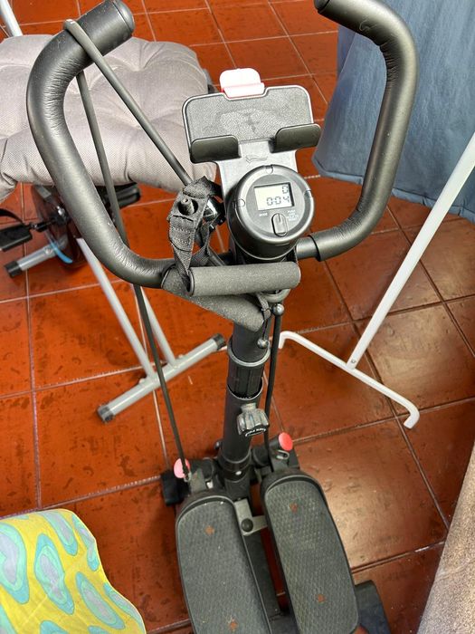 Máquina de step e bicicleta