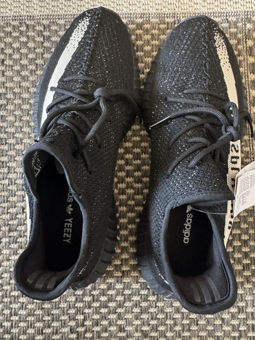 Ténis Yeezy Boost 350 V2