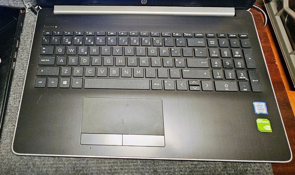HP 15-da0052np .i5 8250U.8gb DDR4.nvme 120gb.