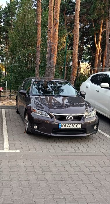 Lexus ct200h 2012 року