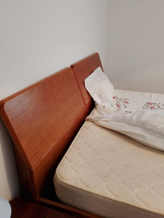 Cama de casal (madeira maciça)
