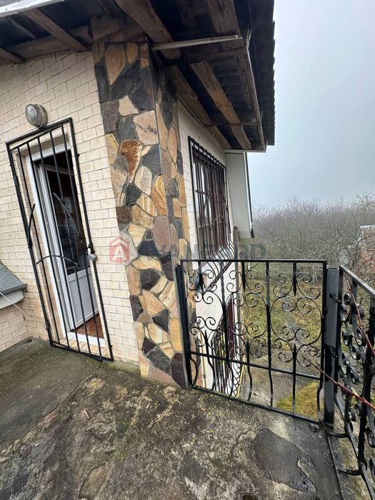 Продаж будинка з комунікаціями та ремонтом