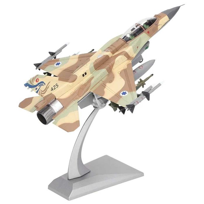 Модель літака F-4 F-14 F-15 F-16 F-18 F-22 F-35 A-10 B-52 C-17