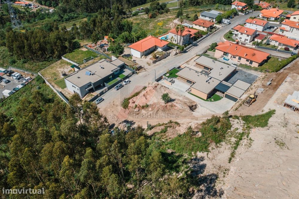 Terreno com Projeto Aprovado – Excelente Oportunidade !
