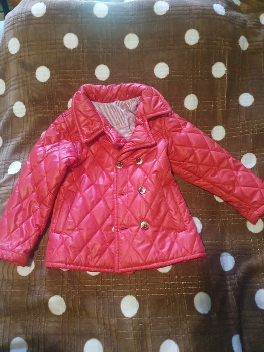 Продам весенне -осеннюю куртку для девочки