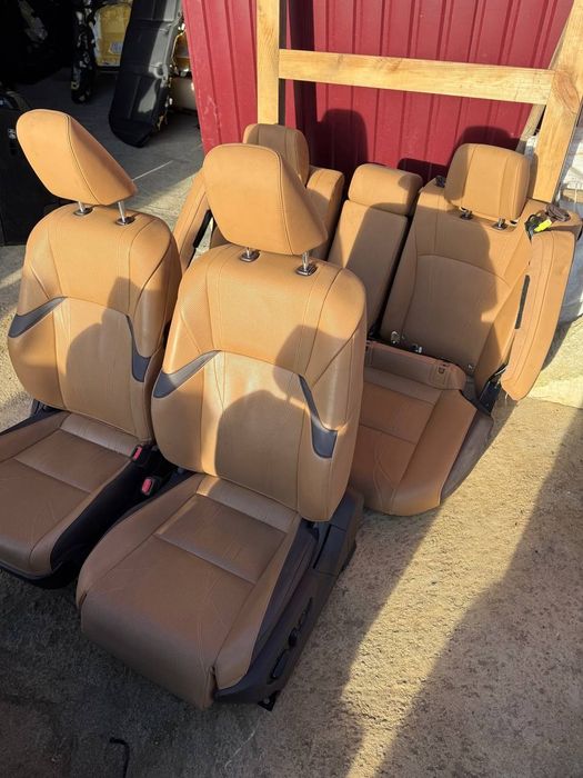 Салон шкіряний на Lexus ES максимальна комплектація 19-24 року