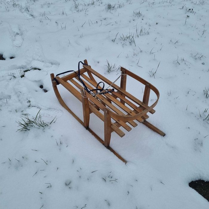 sanki drewniane z oparciem