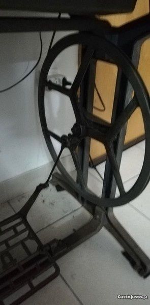 Máquina de costura marca Alfa