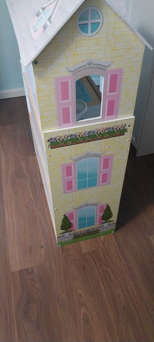 Domek dla lalek :))