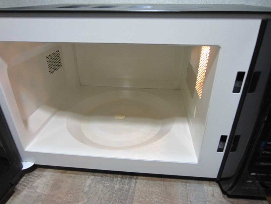 Микроволновая печь,микроволновка Panasonic NN-GX36BF(тактовые кнопки)