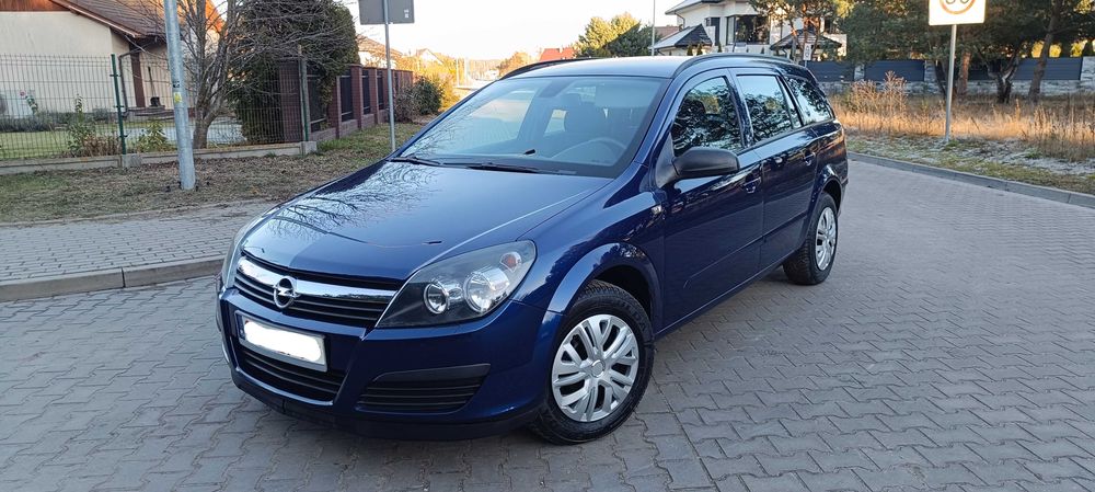 Opel Astra .. benzyna .. Klimatyzacja .. Zadbana