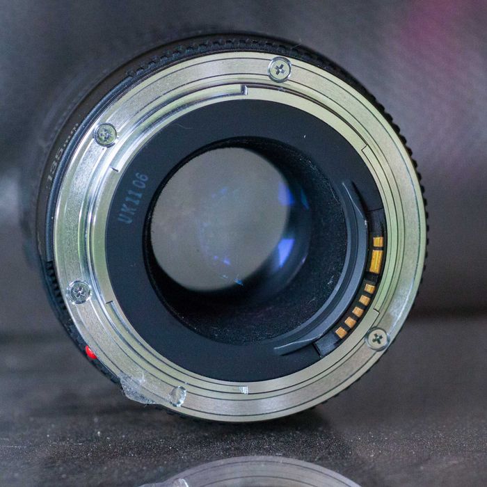 Сапоп  EF 135-2,8 Софт фокус