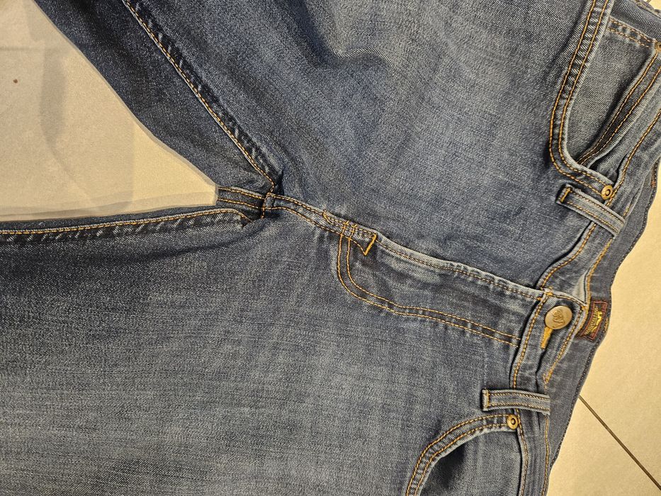 Lee W32 L30 jeansy z elastyna wąskie pas 40 40,5x2 dl 93cm