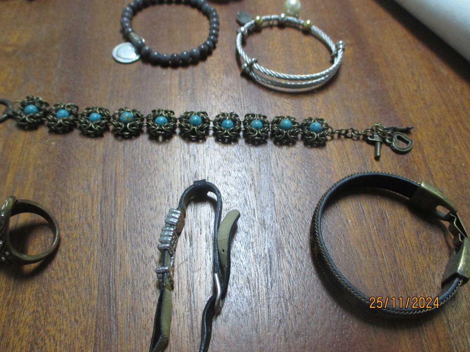 Bijuteria - 7 pulseiras e 1 anel
