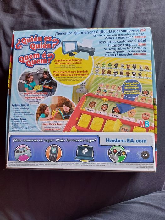 Jogo de Tabuleiro HASBRO "Quem é Quem"