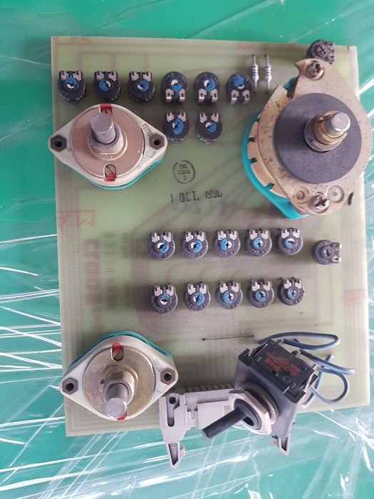 Płytki elektroniczne do urządzeń Cloos różne.