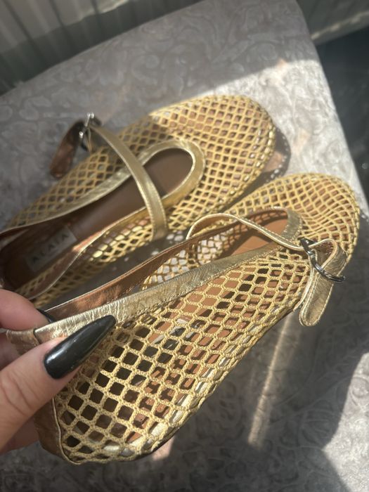 ALAIA  балетки  сетка бежевые золото