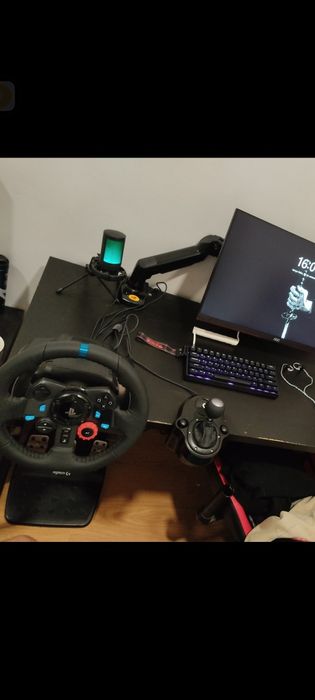 Logitech G29, pedais e shifter
