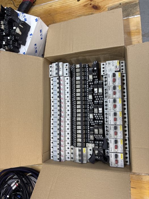 Bezpieczniki Przekaźniki Wyłączniki silnikowe pisz priv