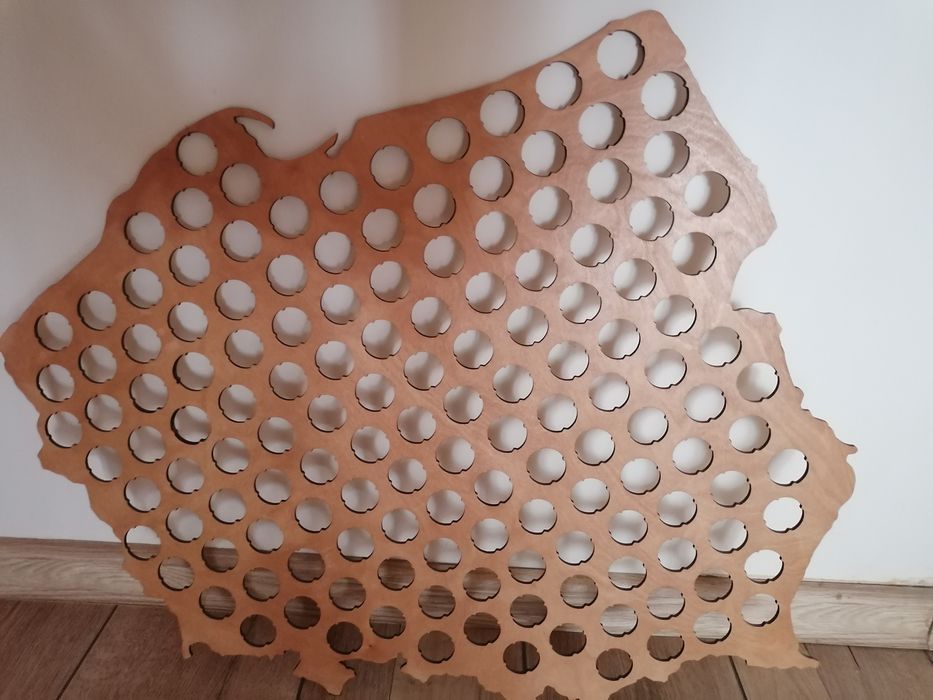 Mapa Polski na kapsle od piwa