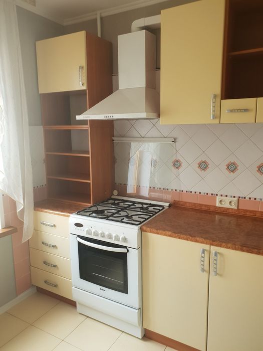 Деміївська. Метро Голосіївська, парк, метро.  Газ.