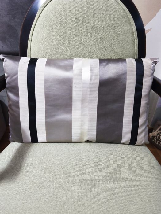 Vendo conjunto de cortinados e almofada do Gato preto