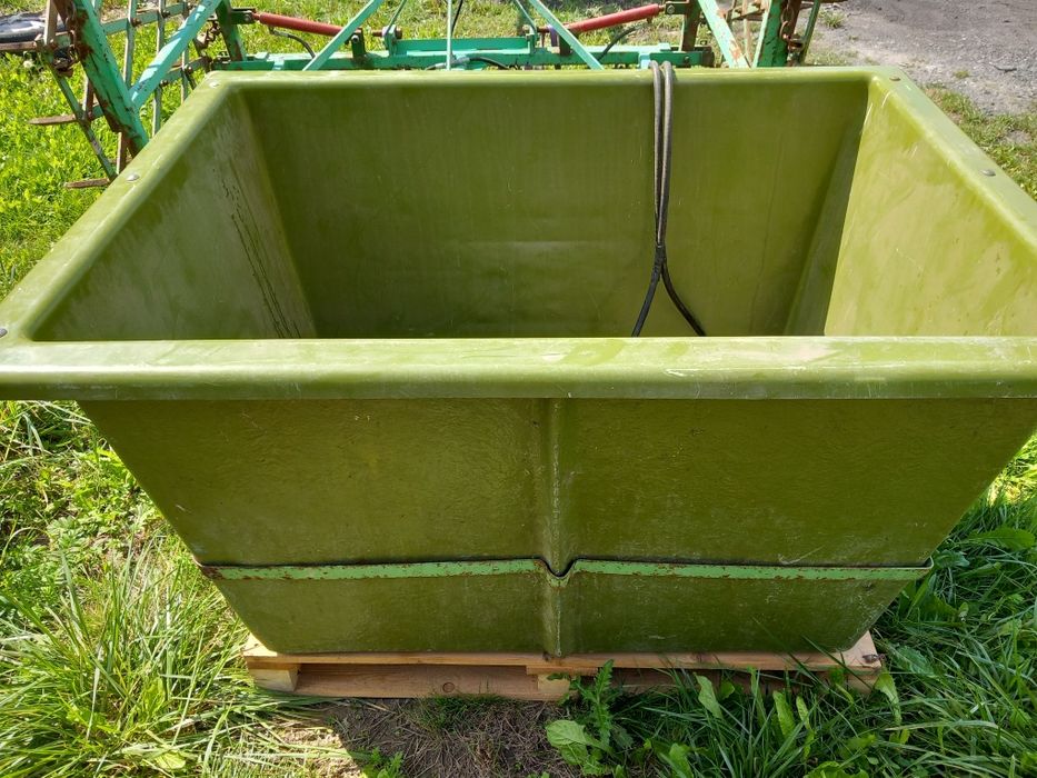Pojemnik skrzynia kiprowana hydraulicznie do winogron owoców Rössl