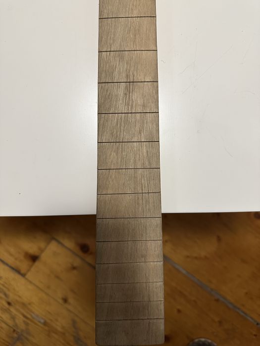 Гриф з колками для бас гітари